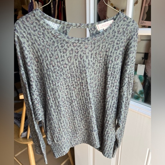 Walking on Sunshine Green Leopard Long Sleeve Top- Size Youth Medium - Picture 1 of 3